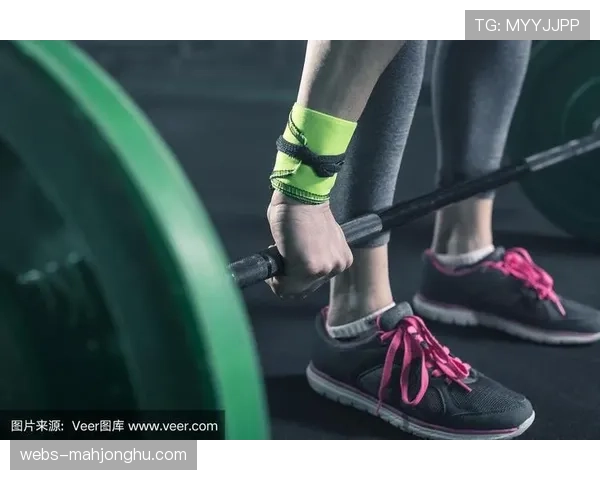 特写：日本“高校举重之王”的日常，每天清晨5点开始训练